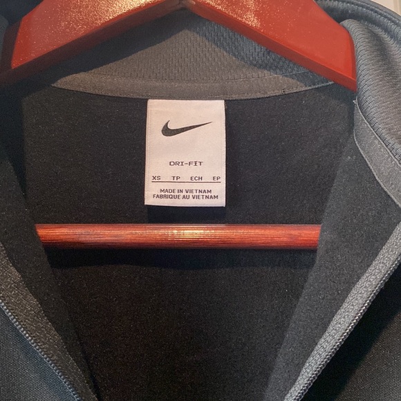 Nike Dri-Fit Pull Over - Picture 6 of 6